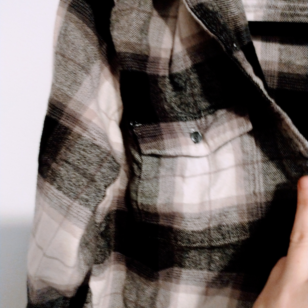 Old Navy the boyfriend shirt white and black plaid flannel button up size small. - Picture 4 of 5